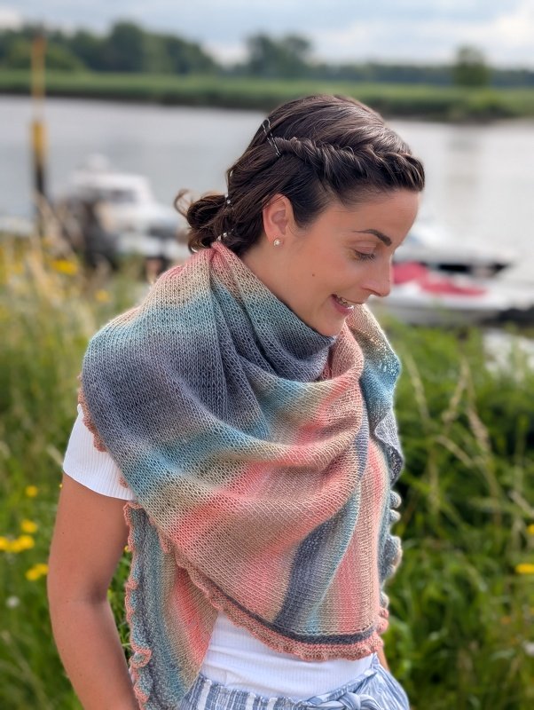 Strickanleitung | Tuch Amira | Asymmetrisches Tuch mit Lochmuster & Rüsche - Bild 5