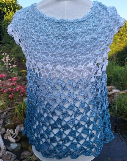 Häkelanleitung: Sommershirt „Concha“ – luftiges Shirt mit Rundpasse