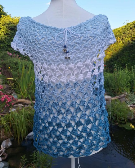 Häkelanleitung: Sommershirt „Concha“ – luftiges Shirt mit Rundpasse