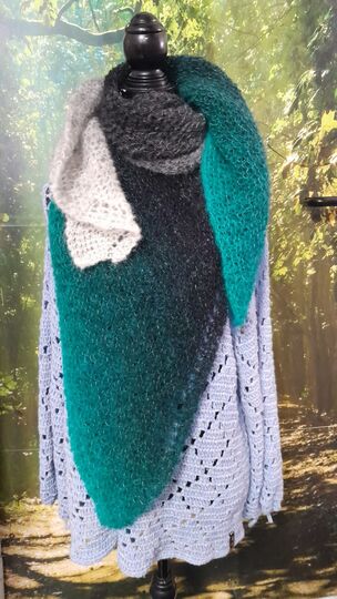 Tuch Strick - Anleitung "Swing": Farbverlauf-Traum trifft Wellenmuster!