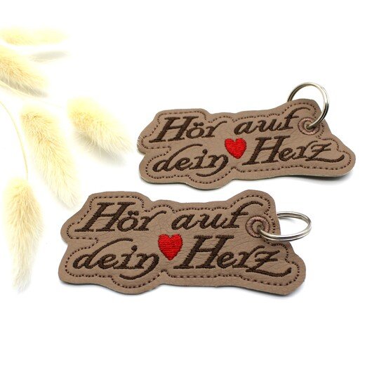 Stickdatei ITH Anhänger Hör auf dein Herz