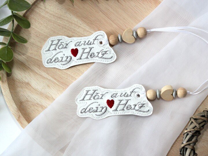 Stickdatei ITH Anhänger Hör auf dein Herz