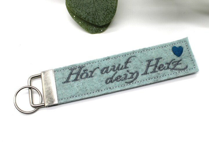 Stickdatei ITH Anhänger Hör auf dein Herz