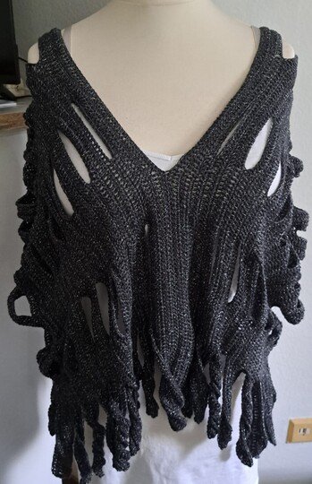 Fiona der quer gehäkelte Poncho