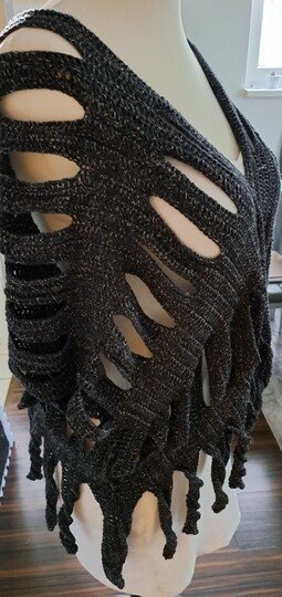 Fiona der quer gehäkelte Poncho