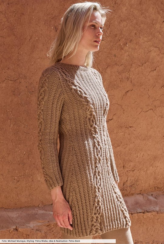 Kleid mit Rippen und Zöpfen