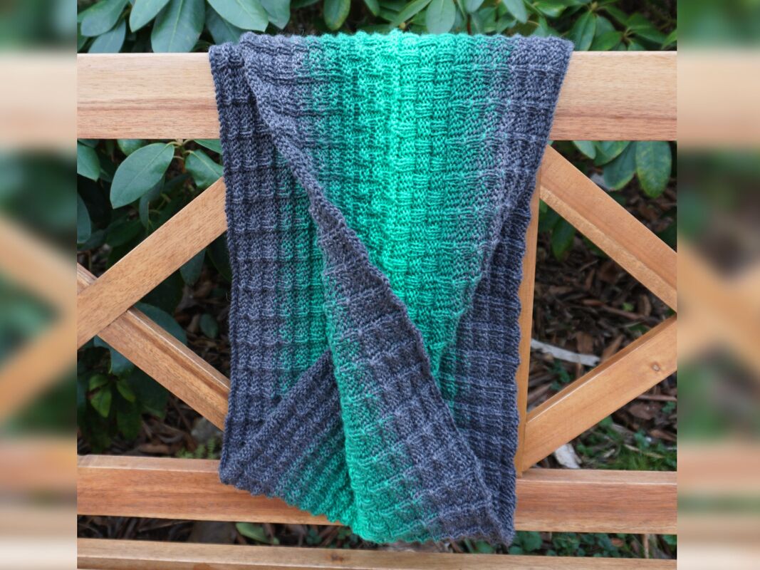 Tolen Moebius Infinity Scarf, Cowl, textured, knitting pattern