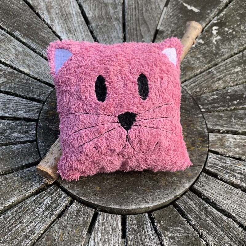 KatzeKissen Stickdatei ITH 16x26 24x36 Katze Kissen Dekokissen Kuschelkisse