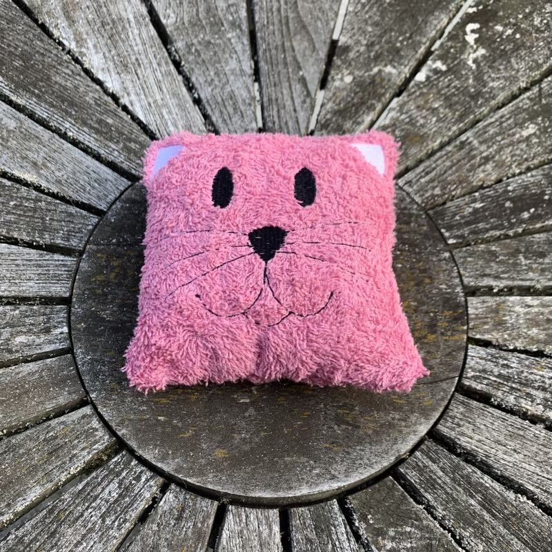 KatzeKissen Stickdatei ITH 16x26 24x36 Katze Kissen Dekokissen Kuschelkisse