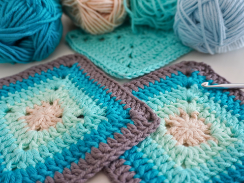 Crochet Solid Granny Square – with a neat round start
