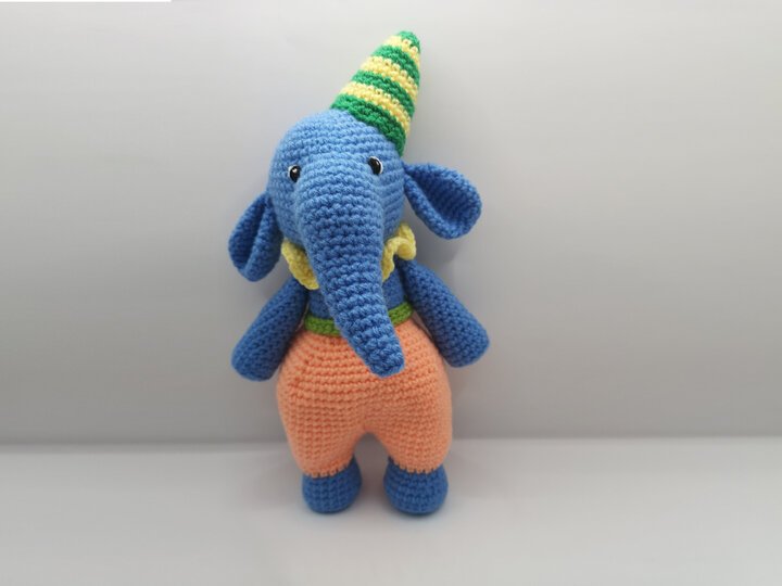 Elephant with many design possibilities- crochet pattern by NiggyArts