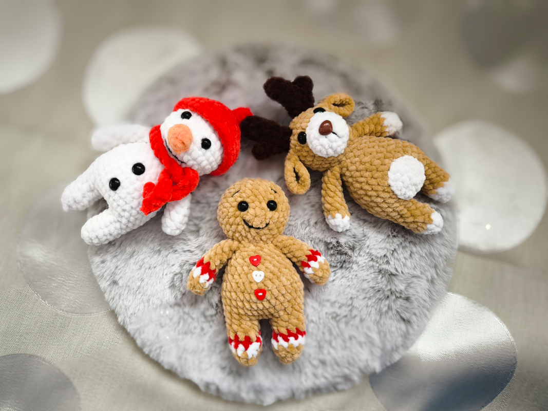Häkelanleitung: Plüsch-Schneemann, Lebkuchenmann und Rentier - Bild 3