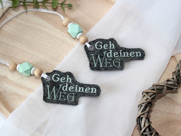 Stickdatei ITH Anhänger Geh deinen Weg