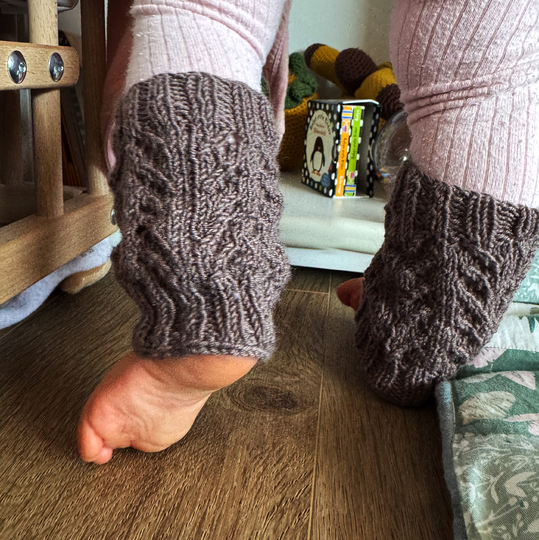 Strickanleitung - Beinstulpen für Kleinkinder und Babys - ThreeTwentyFive