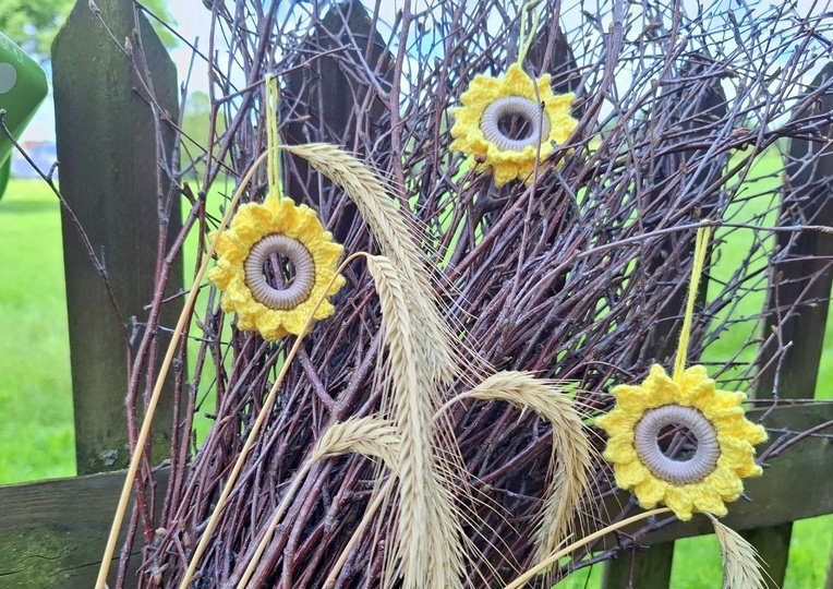 Sonnenblumen Anhänger häkeln