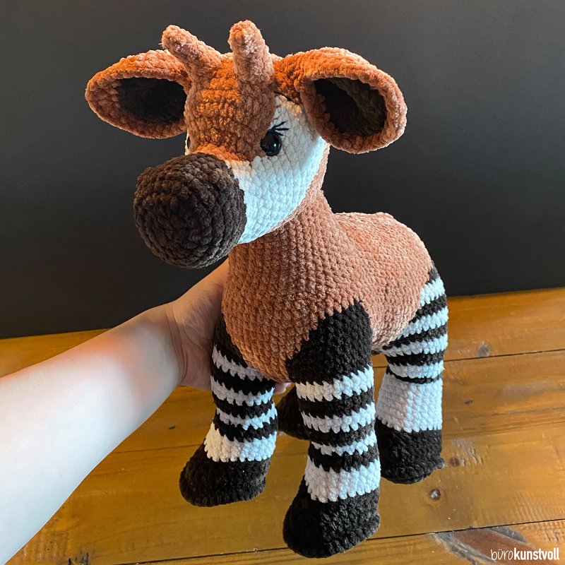 PDF Crochet pattern GER/ENG for „Zola the okapi“, Design by @buerokunstvoll - Image 3