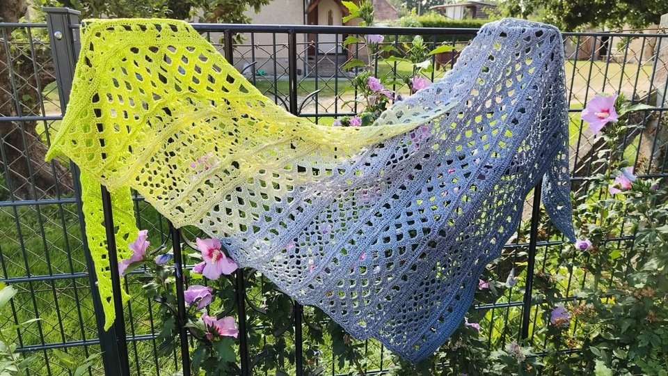 Crochet Pattern Triangular Scarf "Dryope"