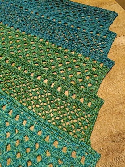 Crochet Pattern Triangular Scarf "Dryope"
