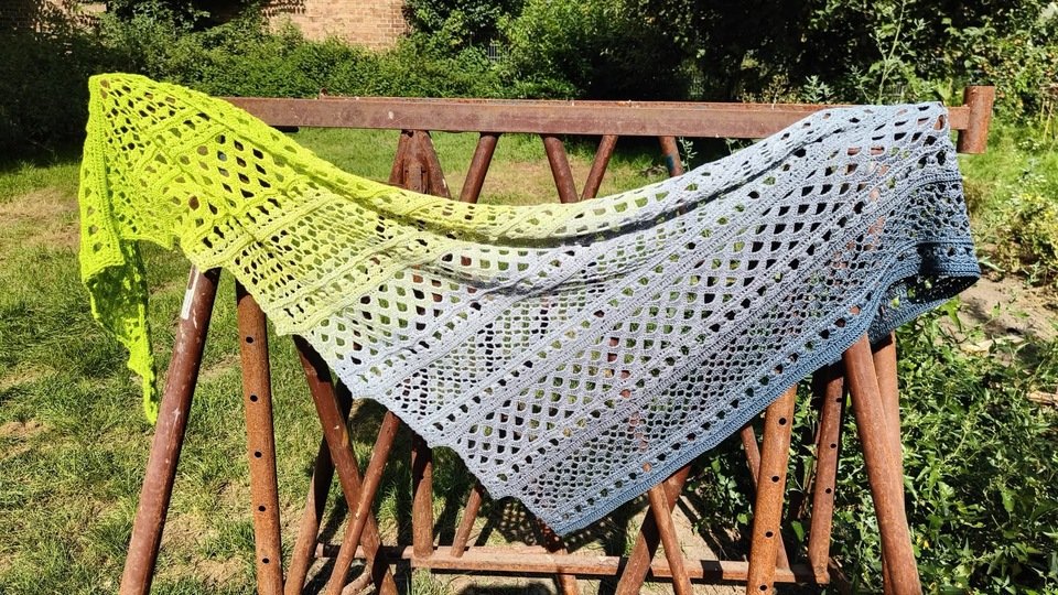 Crochet Pattern Triangular Scarf "Dryope"
