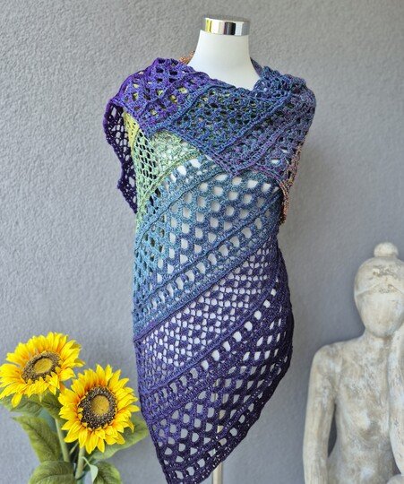 Crochet Pattern Triangular Scarf "Dryope"