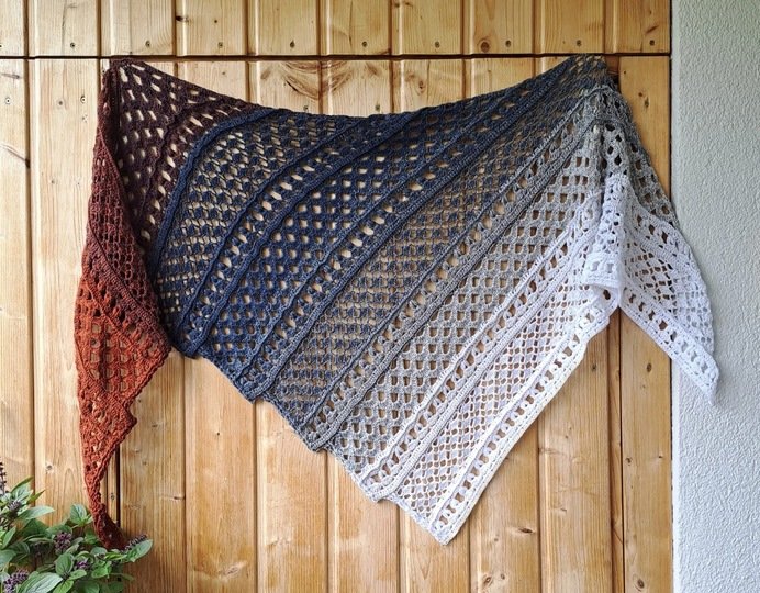 Crochet Pattern Triangular Scarf "Dryope"