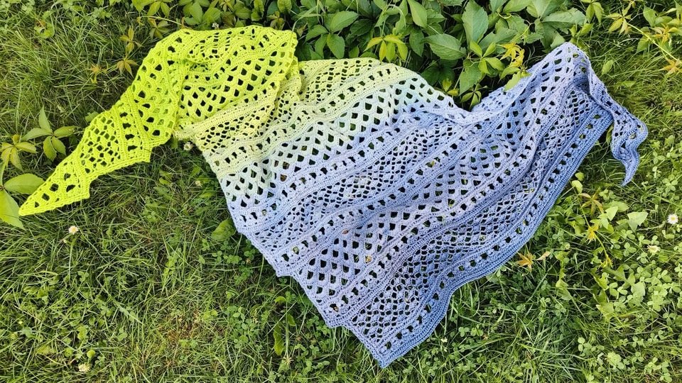 Crochet Pattern Triangular Scarf "Dryope"