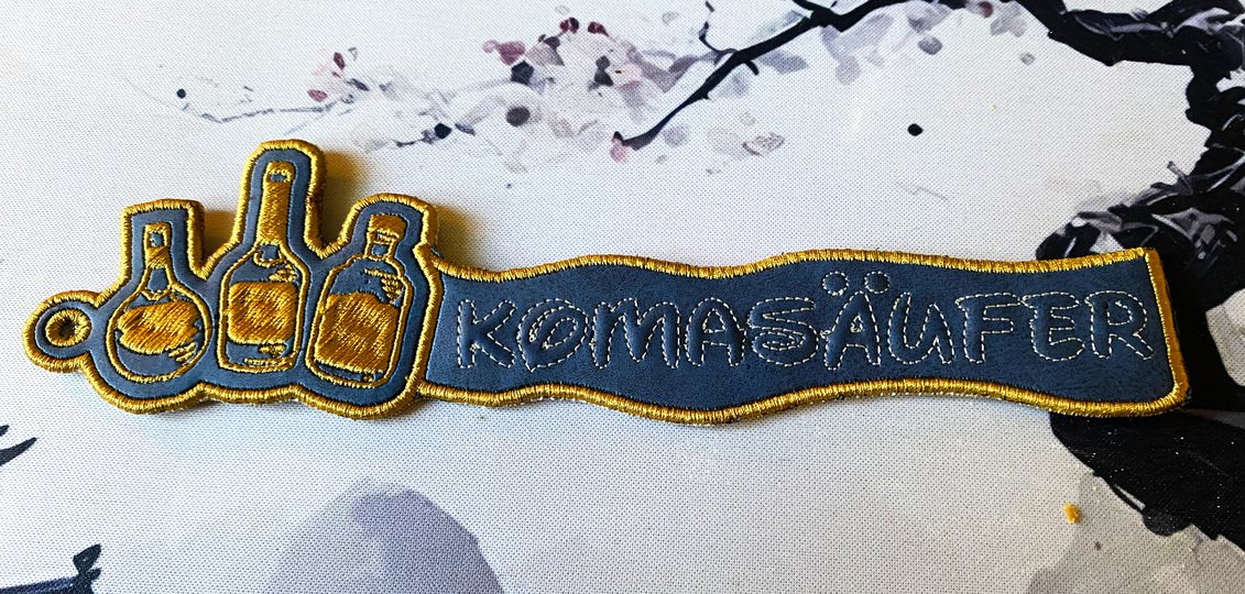 Stickdatei 3D-Anhänger KOMASÄUFER, Maschinenstickdatei