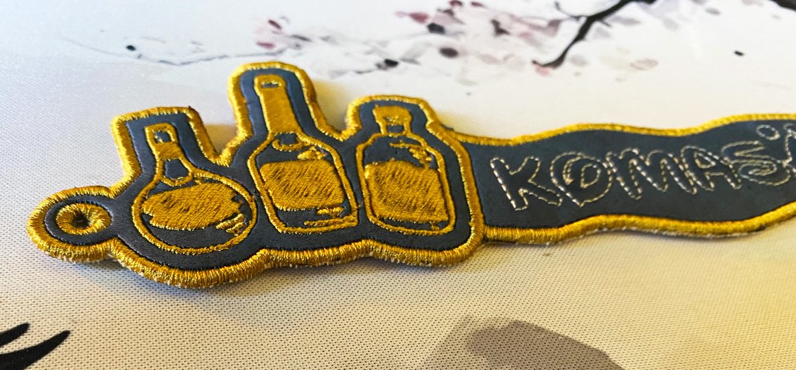 Stickdatei 3D-Anhänger KOMASÄUFER, Maschinenstickdatei