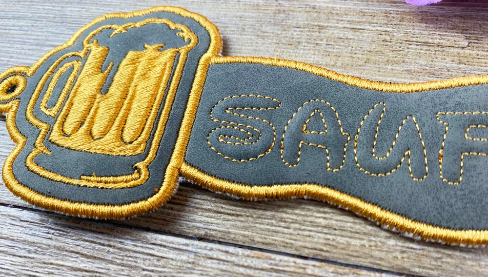 Stickdatei 3D-Anhänger SAUFBRUDI, Maschinenstickdatei