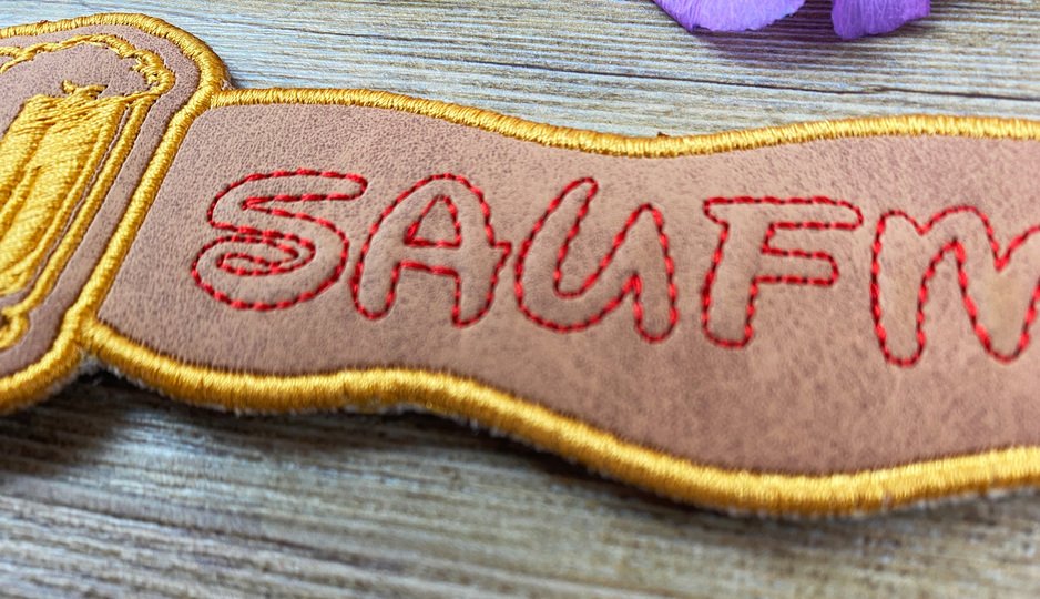 Stickdatei 3D-Anhänger SAUFMUDDI, Maschinenstickdatei