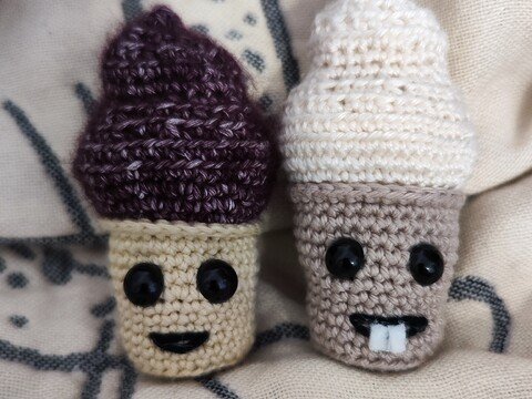 Digitale Häkelanleitung „Schaumi“ – kleiner Schaumbecher (ca. 10–15 cm)