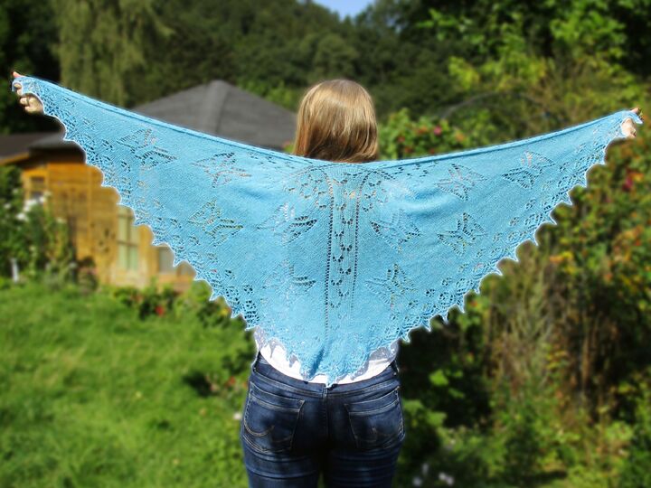 Ayane, Laceshawl knitting, butterflies