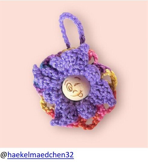 Crocheting a magic flower – PDF instructions for beginners with wooden head