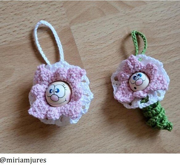 Crocheting a magic flower – PDF instructions for beginners with wooden head
