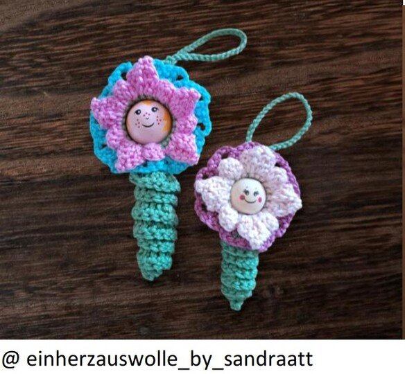 Crocheting a magic flower – PDF instructions for beginners with wooden head