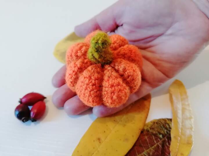 Crochet Pumpkin Pattern – Amigurumi Mini Pumpkin, Autumn & Halloween Decor