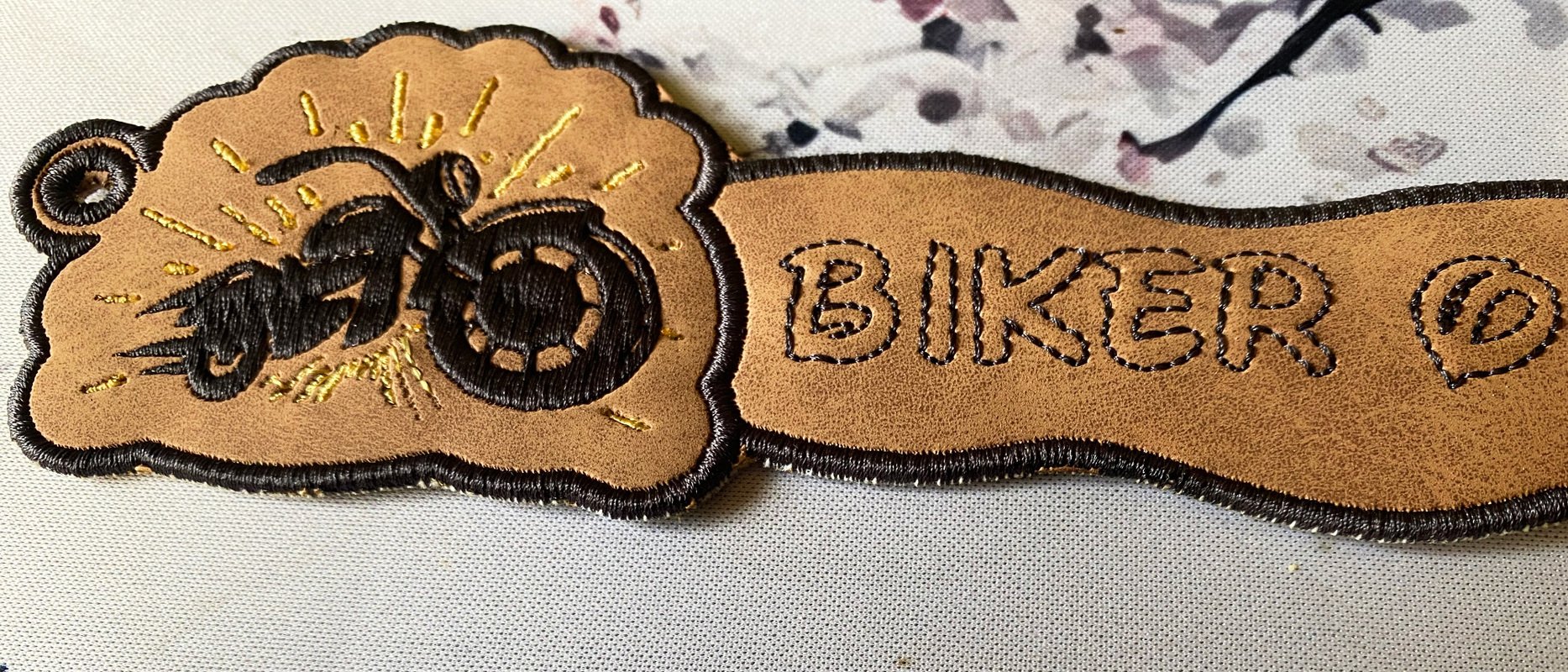 Stickdatei 3D-Anhänger Biker ON TOUR - Embroidery