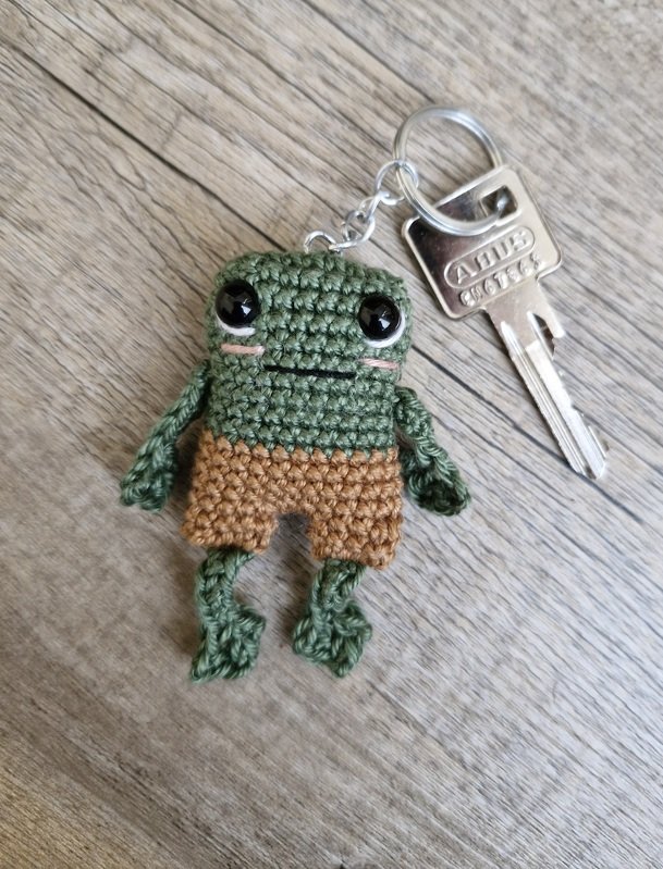 PDF Häkelanleitung Schlüsselanhänger / Taschenbaumler Frosch "Sir Quak"