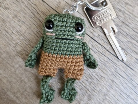 PDF Häkelanleitung Schlüsselanhänger / Taschenbaumler Frosch "Sir Quak"