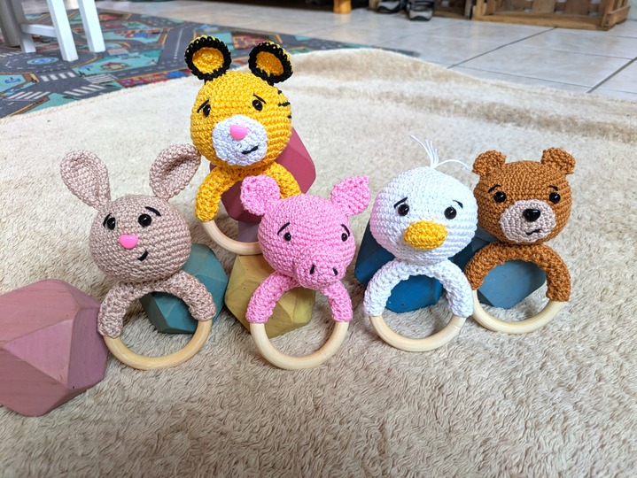 Häkelanleitungs-Set: 5 süße Baby-Greifringe – Tiger, Hase, Bär & Co.