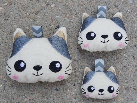 Stickdatei - Katze 2 ITH - in 3 Größen - Anhänger cute Schlüsselanhänger