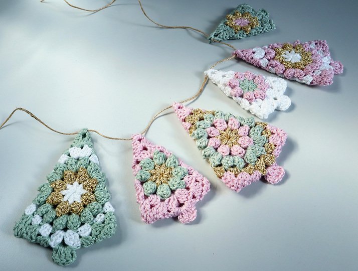 Granny Bäumchen „Pastellzauber“ - Girlande, Baumschmuck, Geschenkanhänger