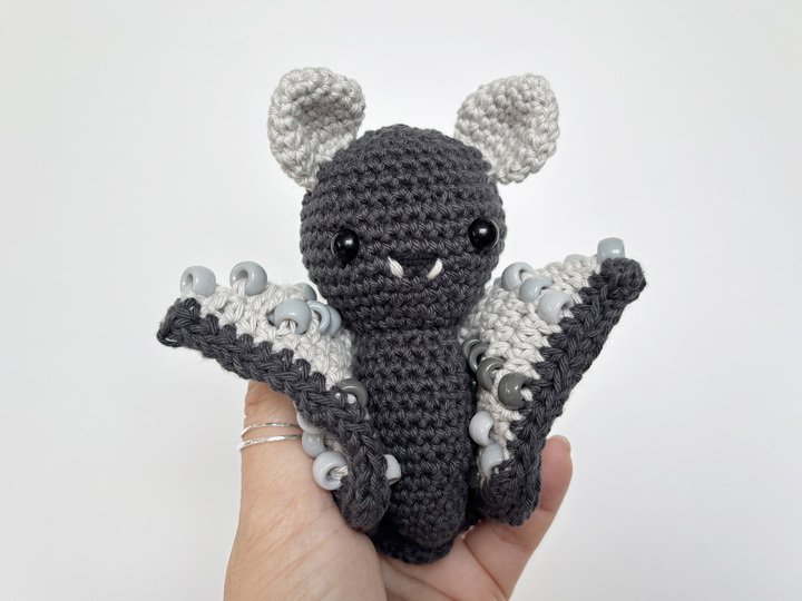Häkelanleitung Amigurumi Fledermaus, Fidget Spielzeug, Halloween Deko