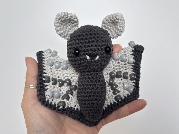 Häkelanleitung Amigurumi Fledermaus, Fidget Spielzeug, Halloween Deko