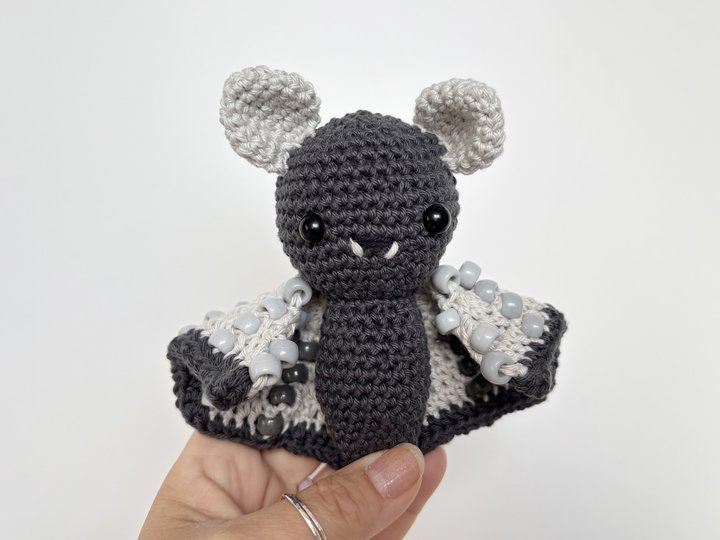 Häkelanleitung Amigurumi Fledermaus, Fidget Spielzeug, Halloween Deko