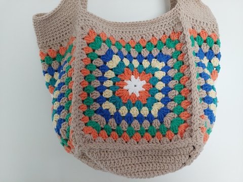 Häkelanleitung: Beidseitig tragbare Tasche aus 5 Granny Squares