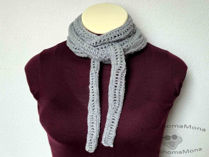 fix gestrickt: Minituch „Mausi“ als flaches Dreieckstuch mit Lochmuster