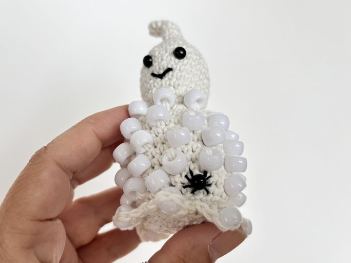 Halloween Geist, Amigurumi Gespenst, Fidget Spielzeug, Perlenhäkeln,