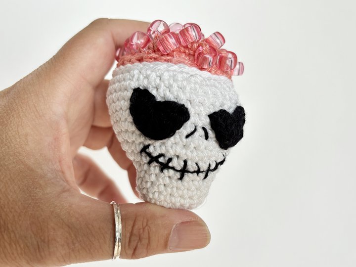 Halloween Totenkopf mit Gehirn, Amigurumi Schädel, Fidget Spielzeug Perlen