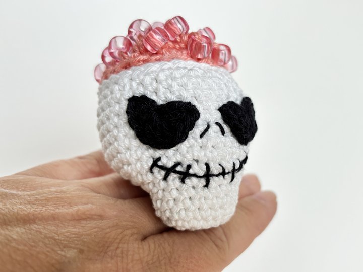Halloween Totenkopf mit Gehirn, Amigurumi Schädel, Fidget Spielzeug Perlen